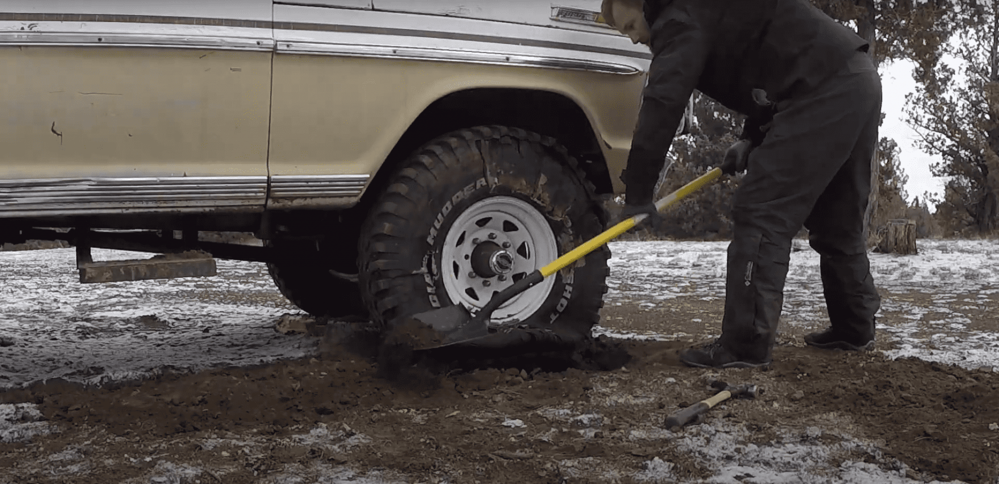 Two Methods How To Change A Flat Tire Without A Jack?