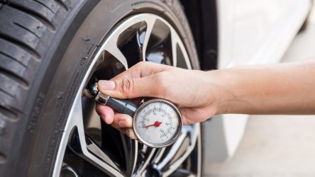 How to Check Car Tire Pressure Without a Gauge?