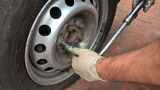 Two Methods How to Change a Flat Tire Without a Jack?